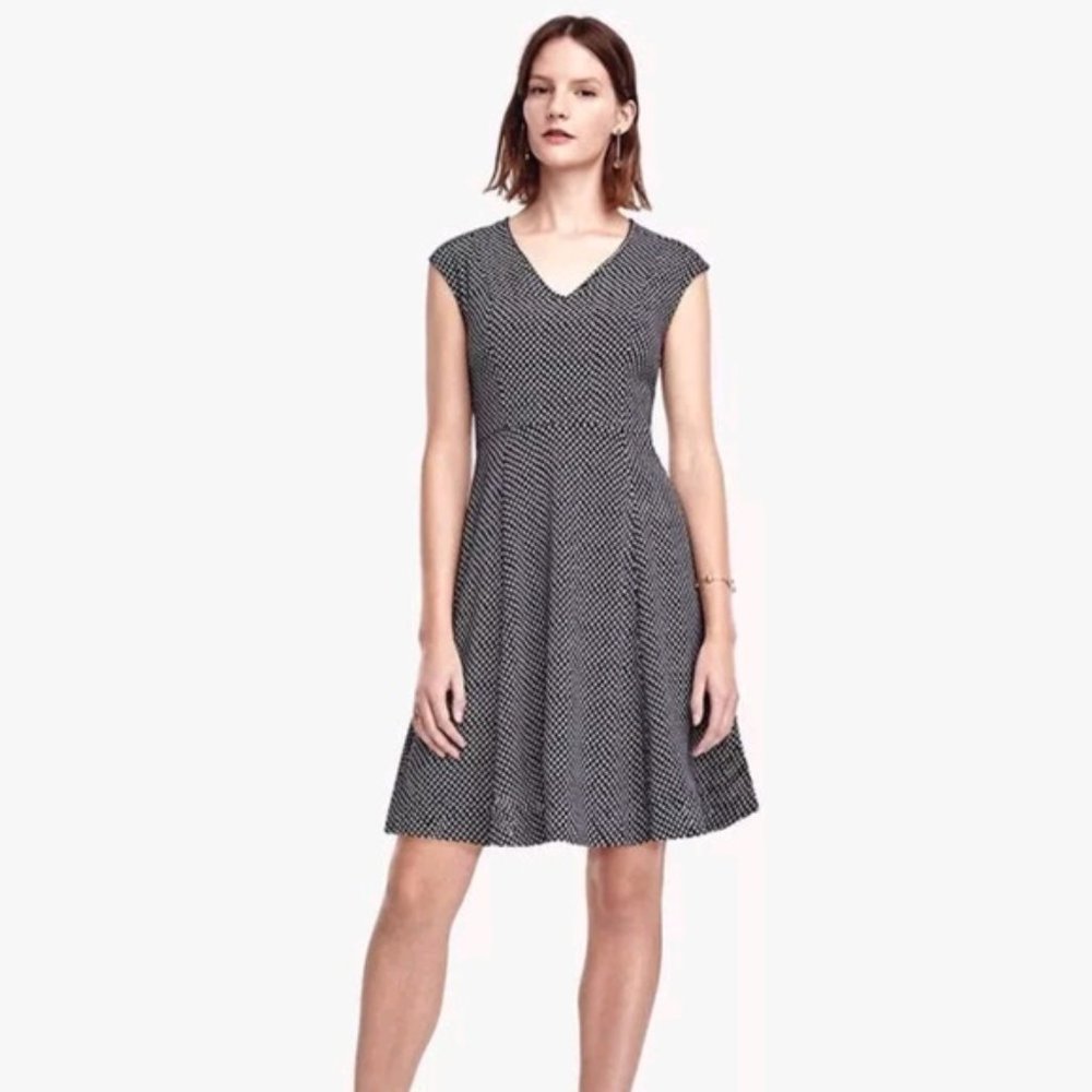 PRICE DROP ↓  Ann Taylor Navy/White Polka dot fit & flare dress size 0